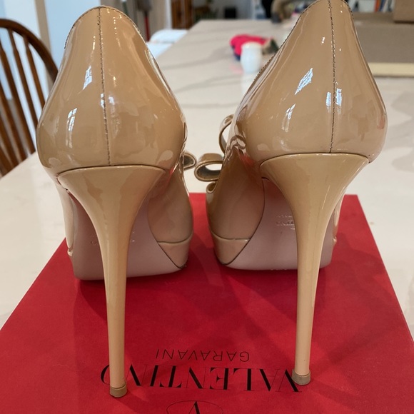 Valentino Bow Pumps size 37 (US 7). Like new condition. - Picture 4 of 4